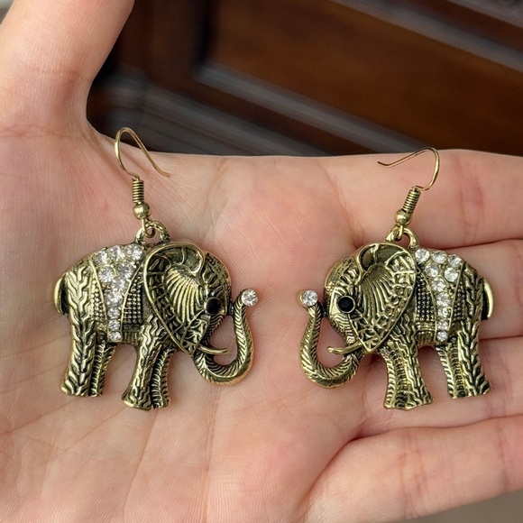🐘 Gold Elephant Earrings with Crystal Accents - Picture 2 of 2